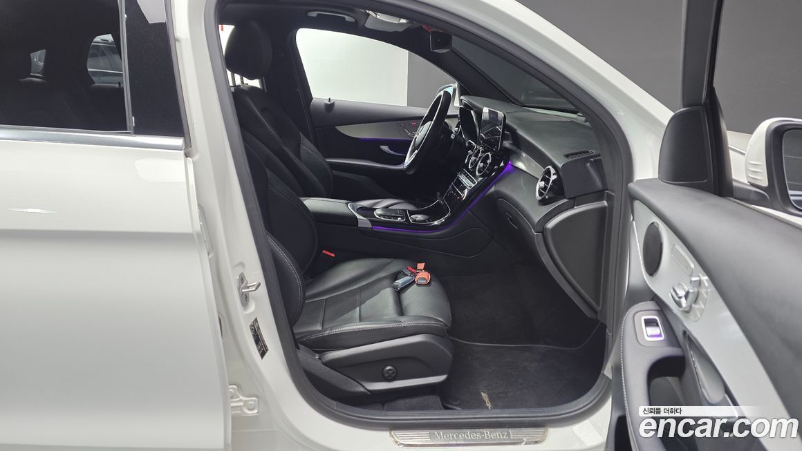 Mercedes-Benz GLC-Class 2021