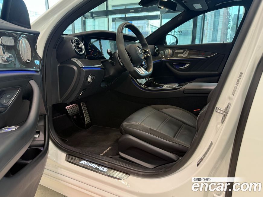 Mercedes-Benz E-Class 2022