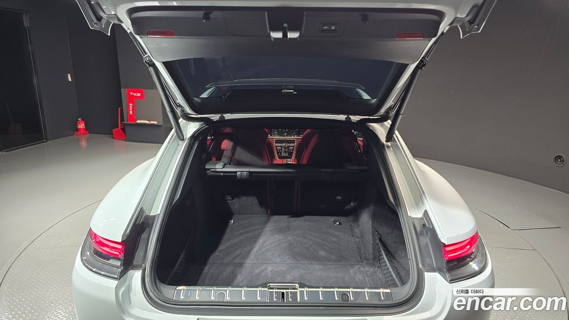 Porsche Panamera 2023