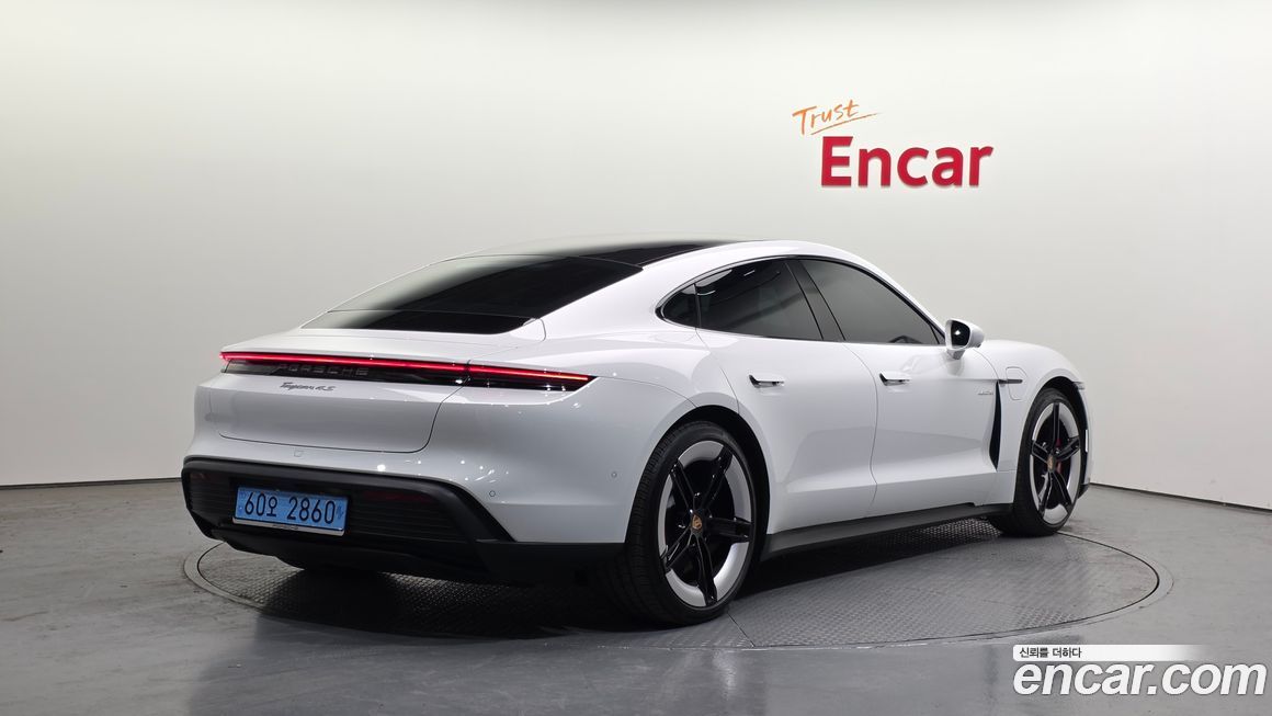 Porsche Taycan 2025