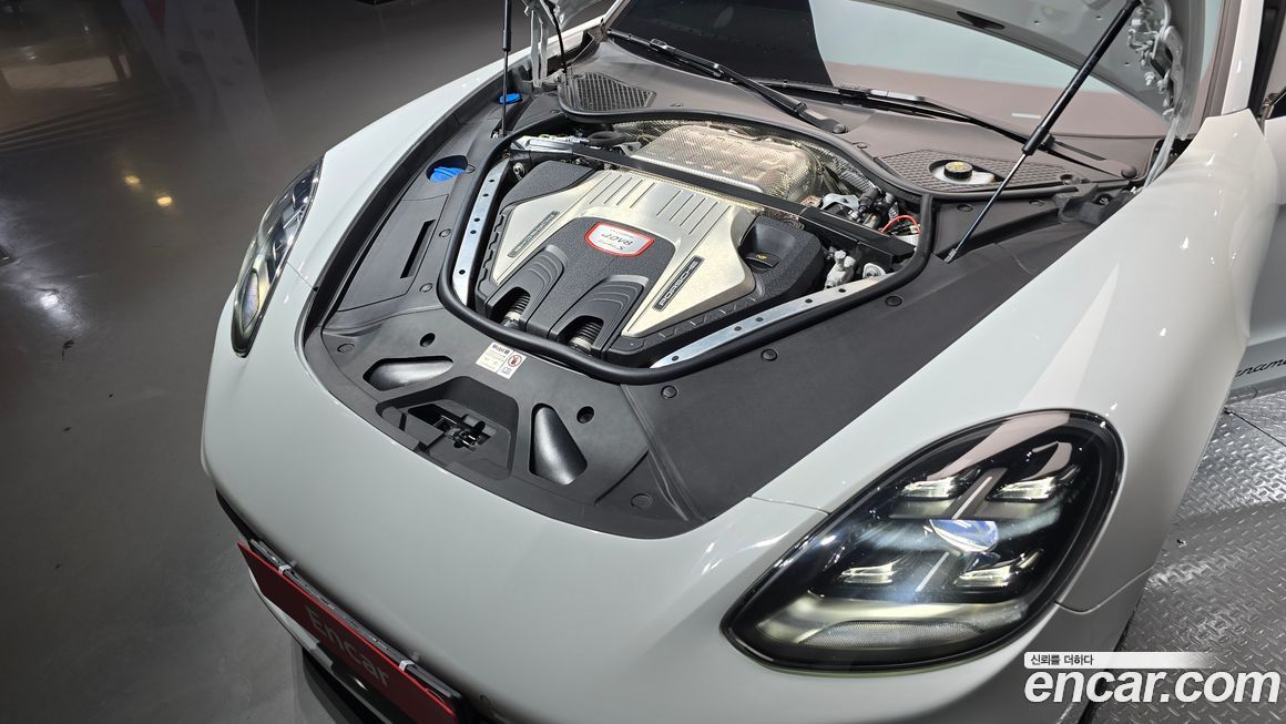 Porsche Panamera 2023