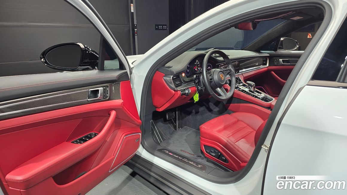 Porsche Panamera 2023