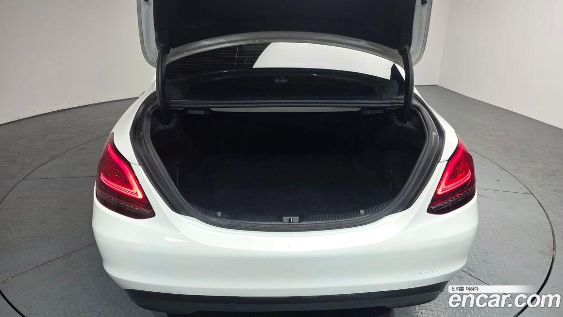 Mercedes-Benz C-Class 2020