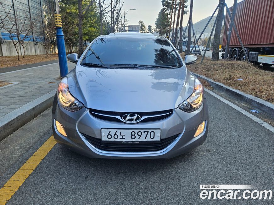 Hyundai AVANTE 2012