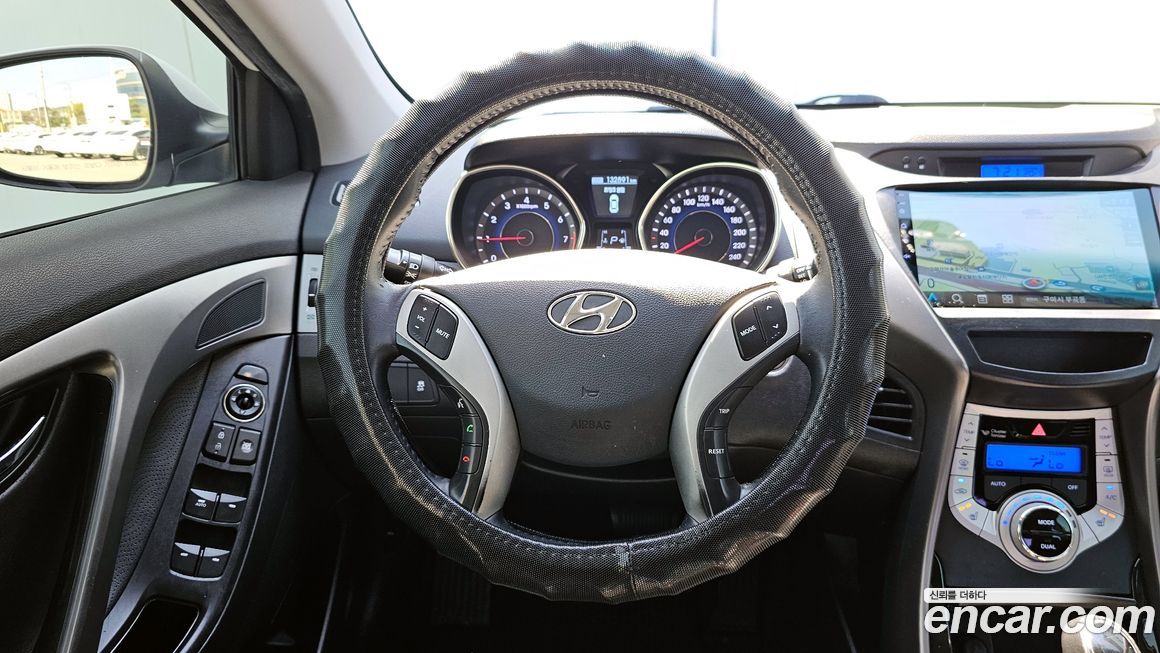 Hyundai AVANTE 2012
