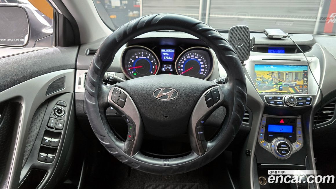 Hyundai AVANTE 2013