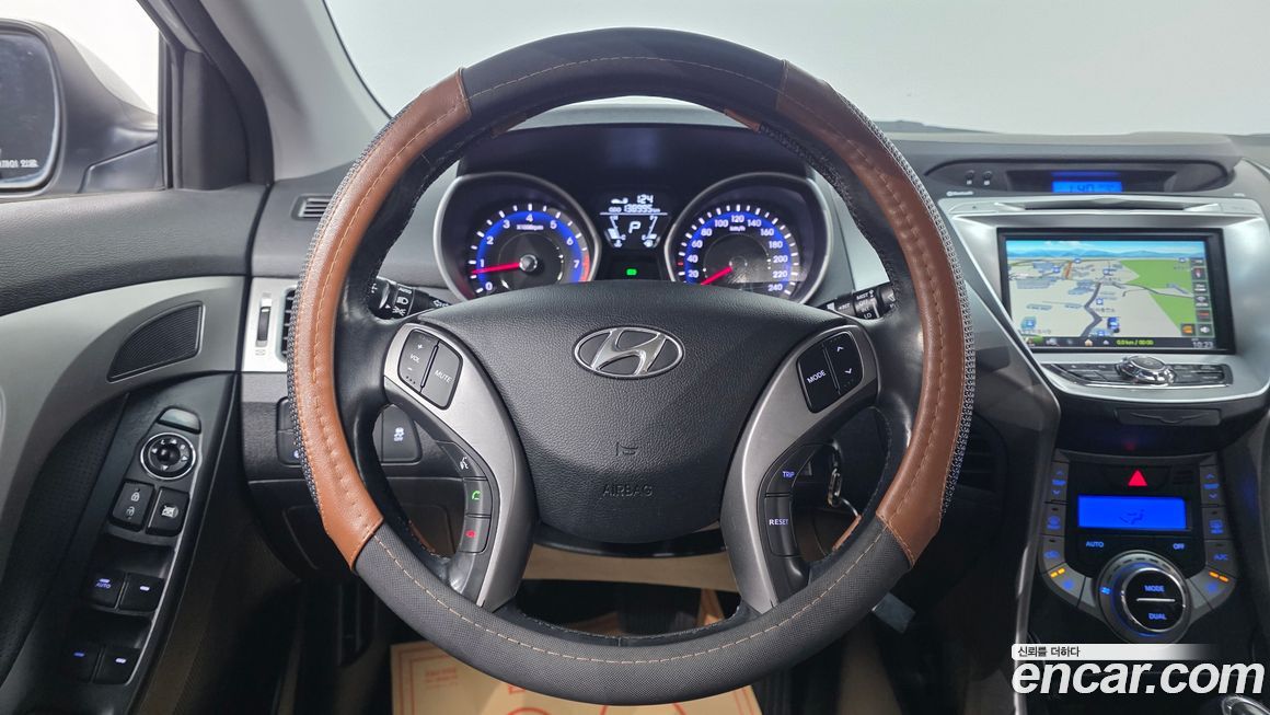 Hyundai AVANTE 2013