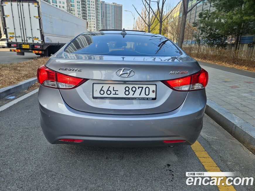 Hyundai AVANTE 2012