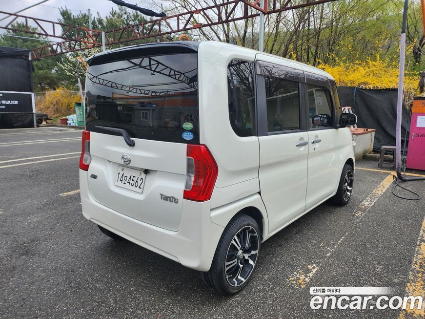 Daihatsu Tanto 2015