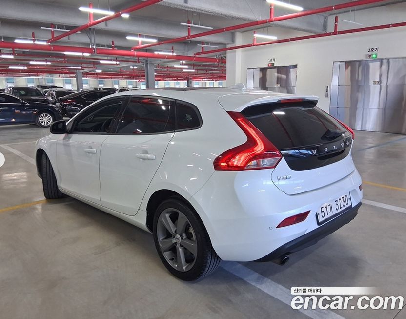 Volvo V40 2017