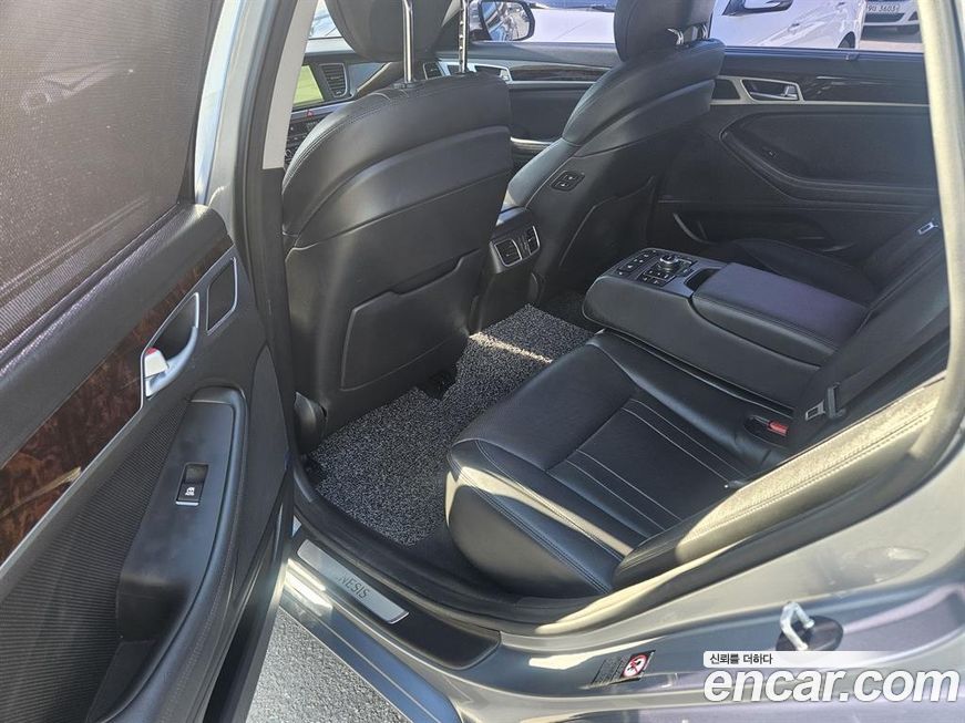 Hyundai Genesis 2016