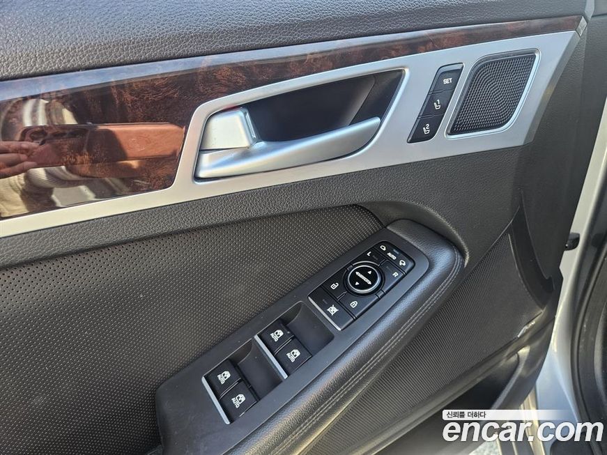 Hyundai Genesis 2016