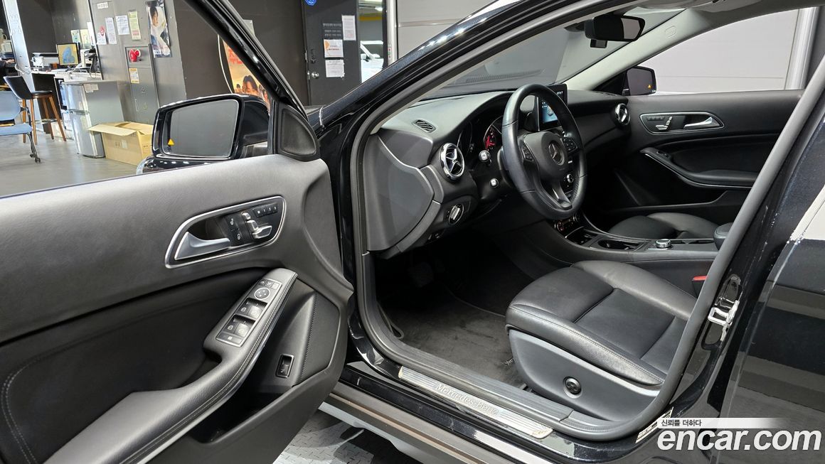 Mercedes-Benz GLA-Class 2019