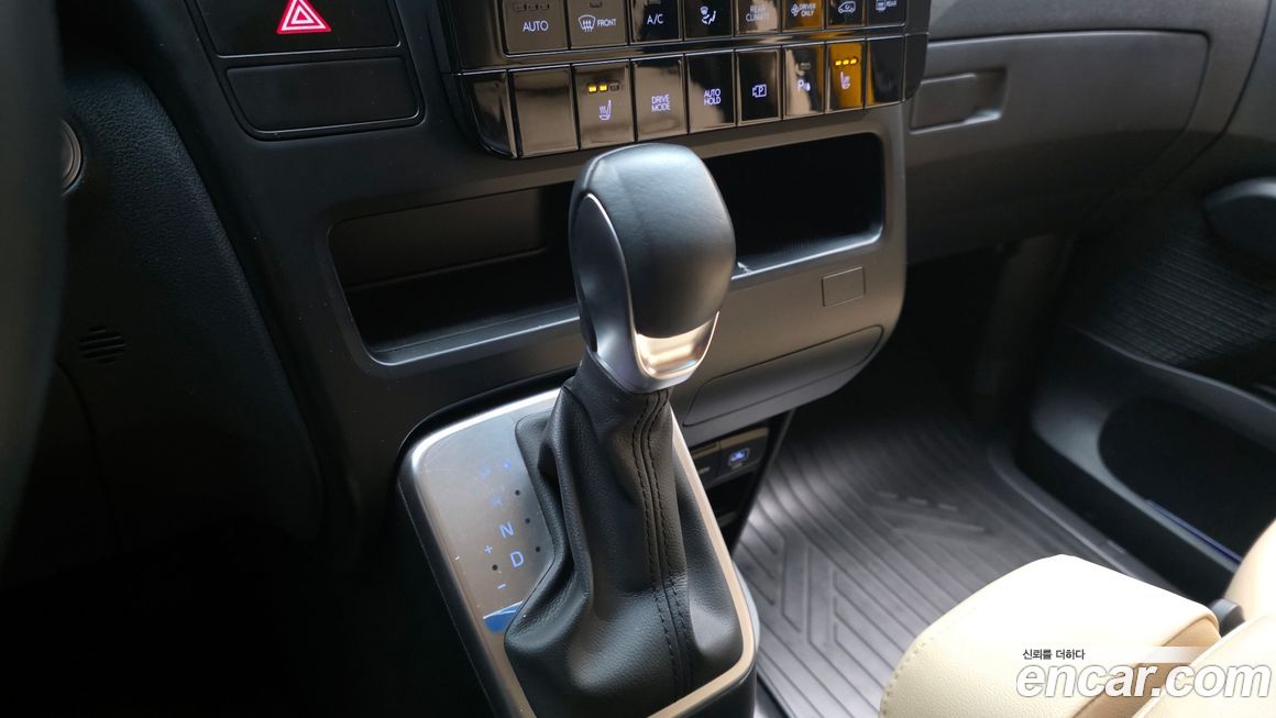 Hyundai Staria 2025