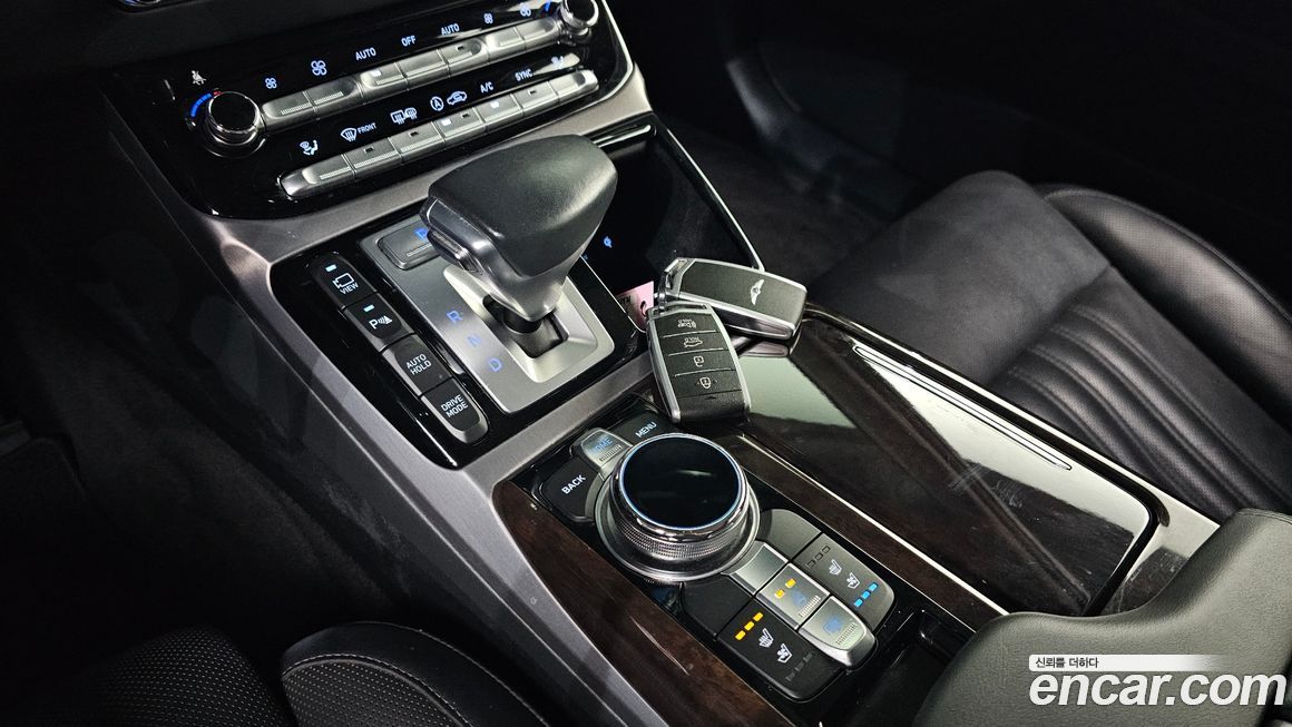 Genesis EQ900 2018