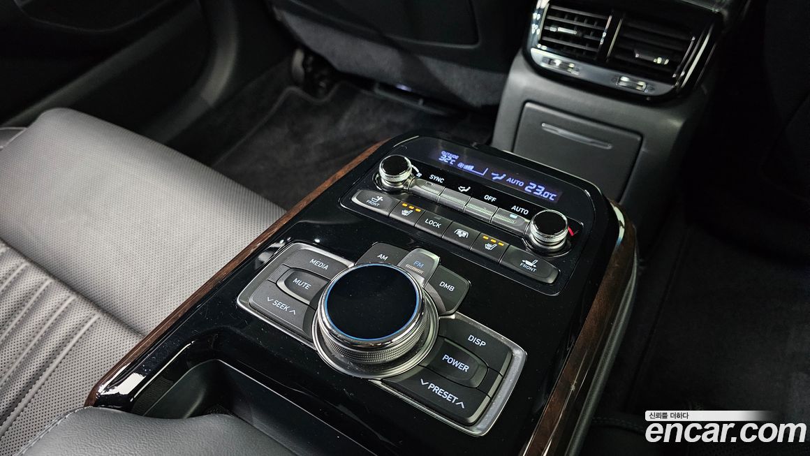 Genesis EQ900 2018
