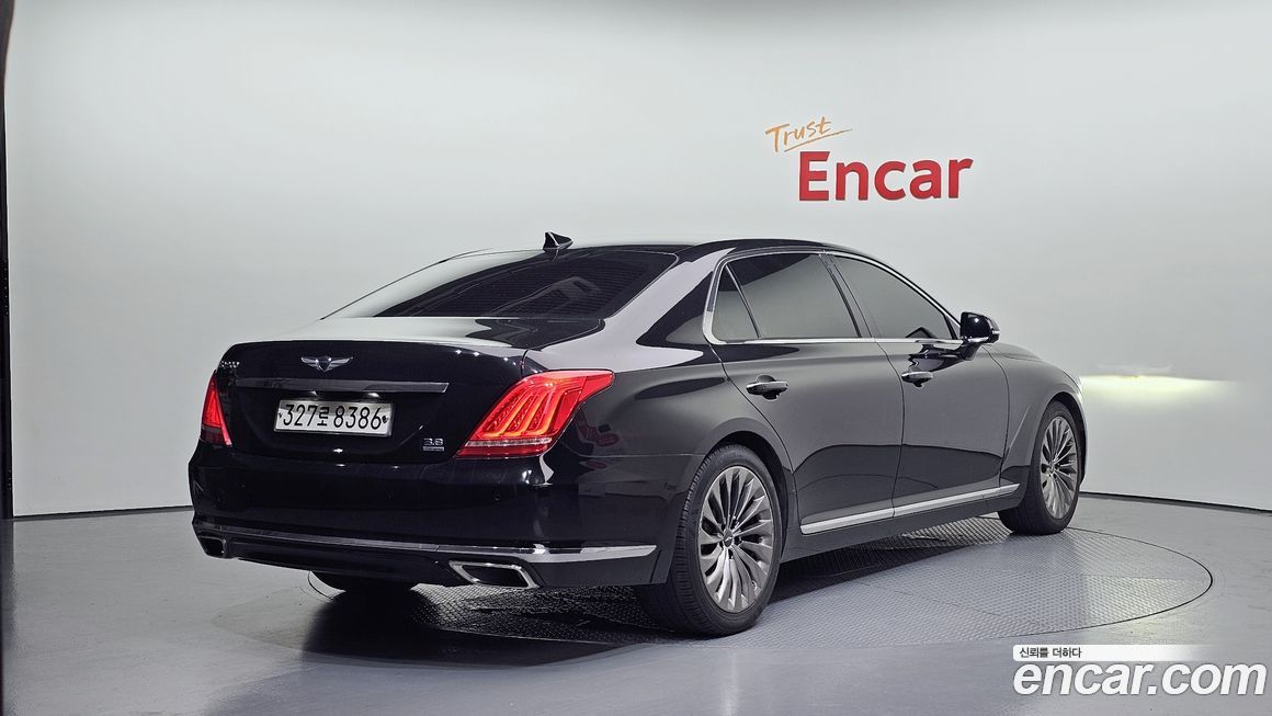 Genesis EQ900 2018