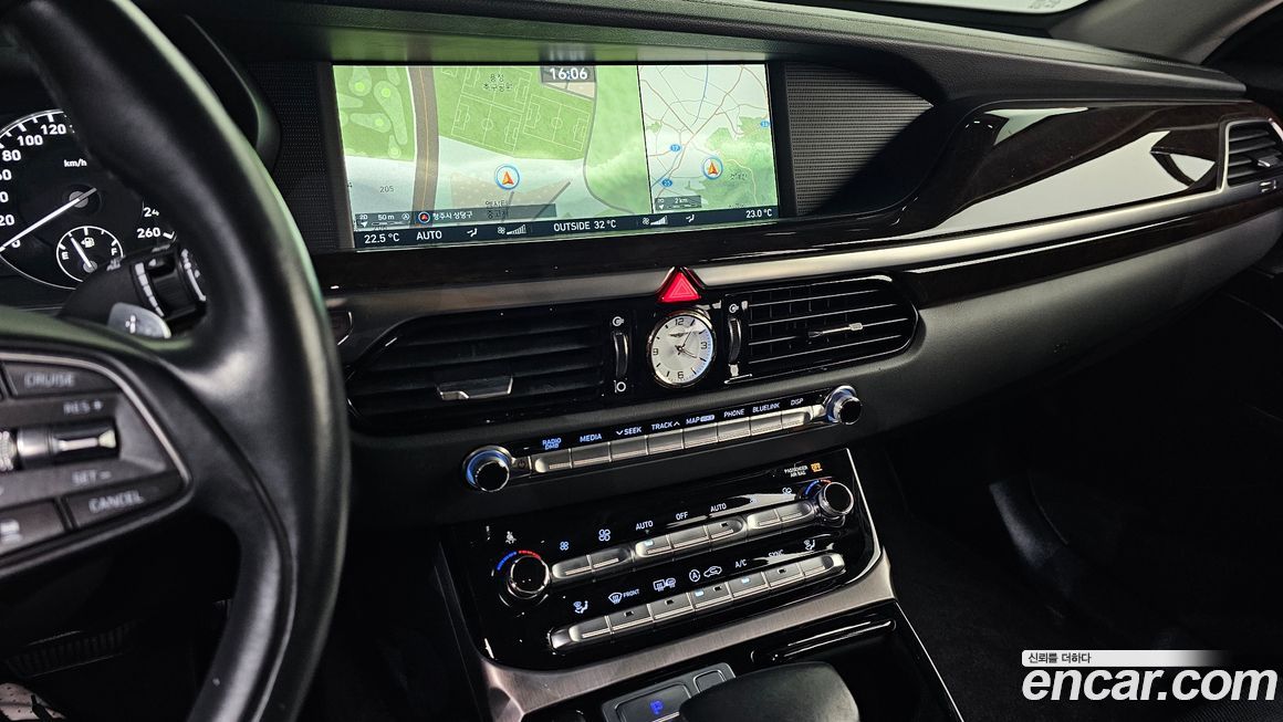Genesis EQ900 2018