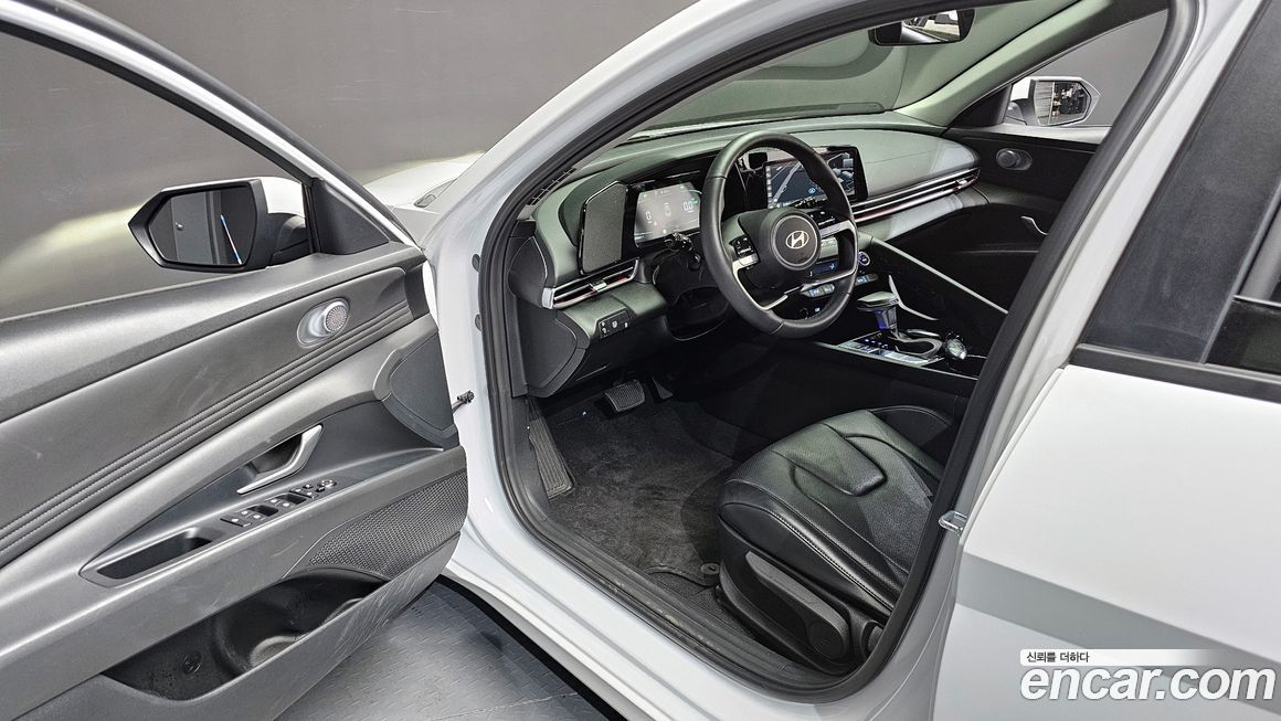 Hyundai AVANTE 2025
