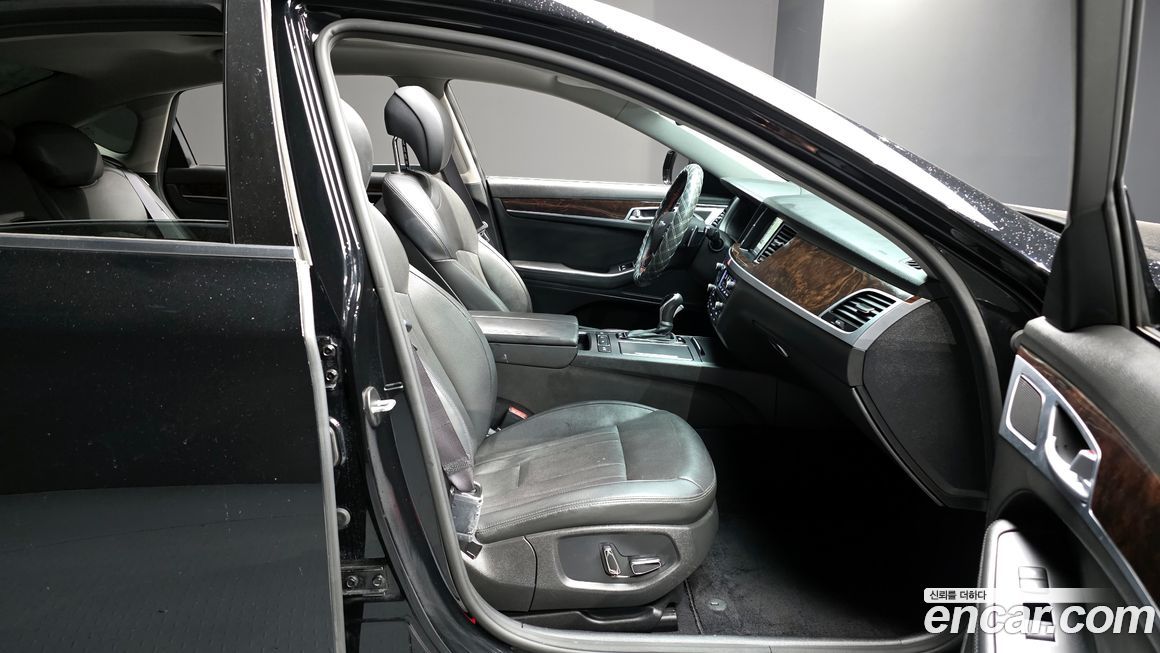 Hyundai Genesis 2016