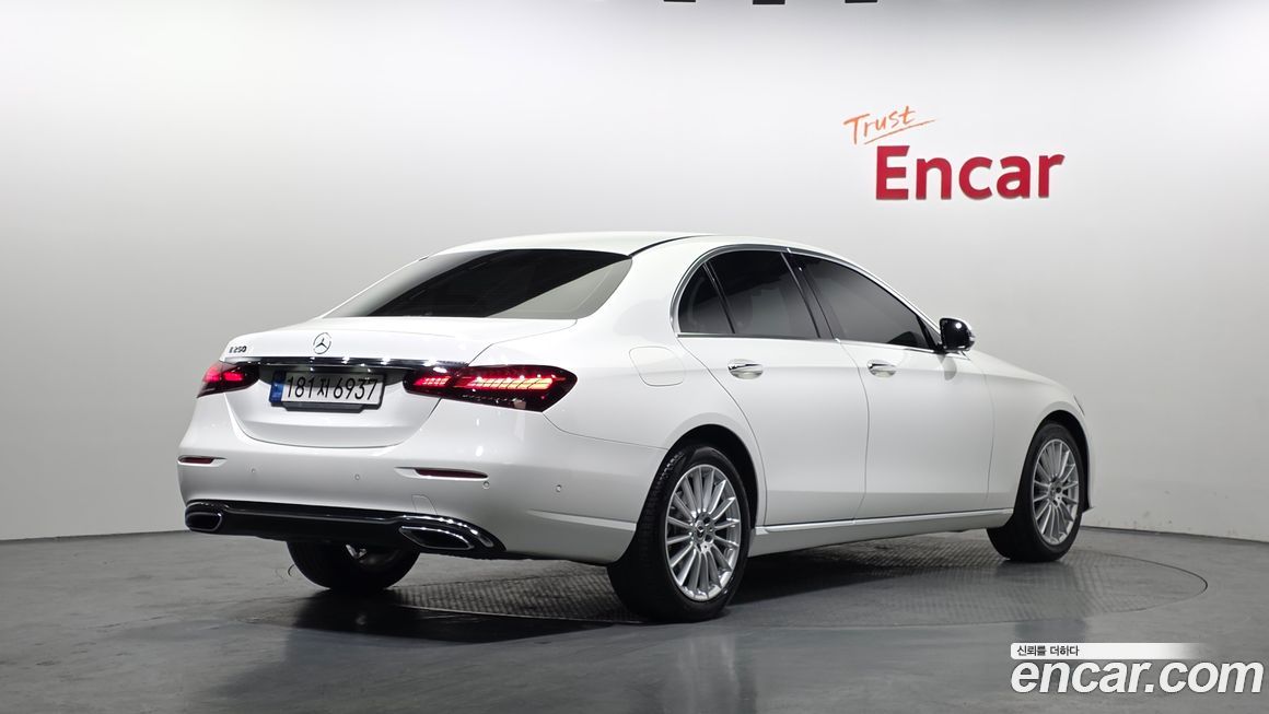 Mercedes-Benz E-Class 2022
