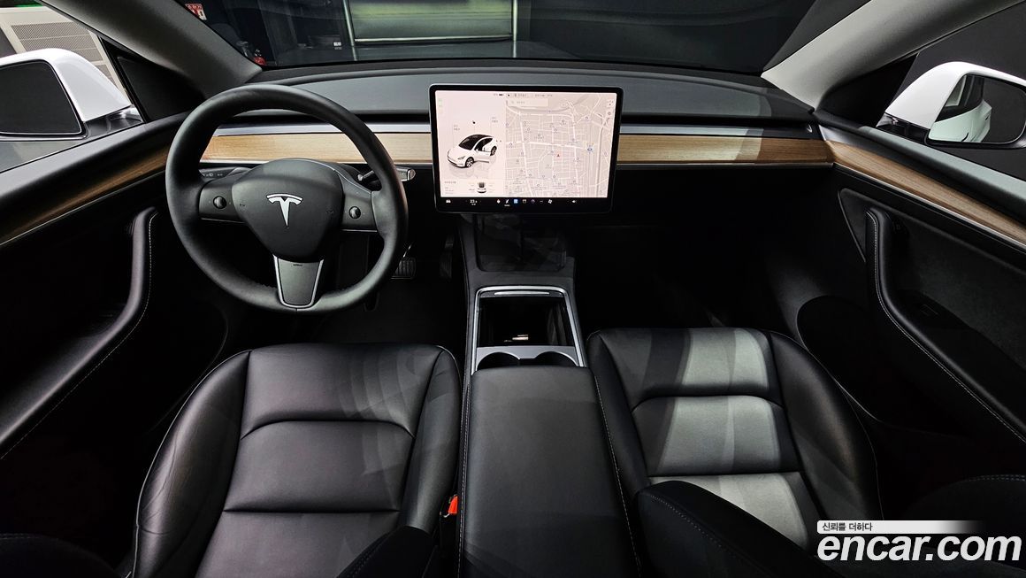 Tesla Model Y 2024