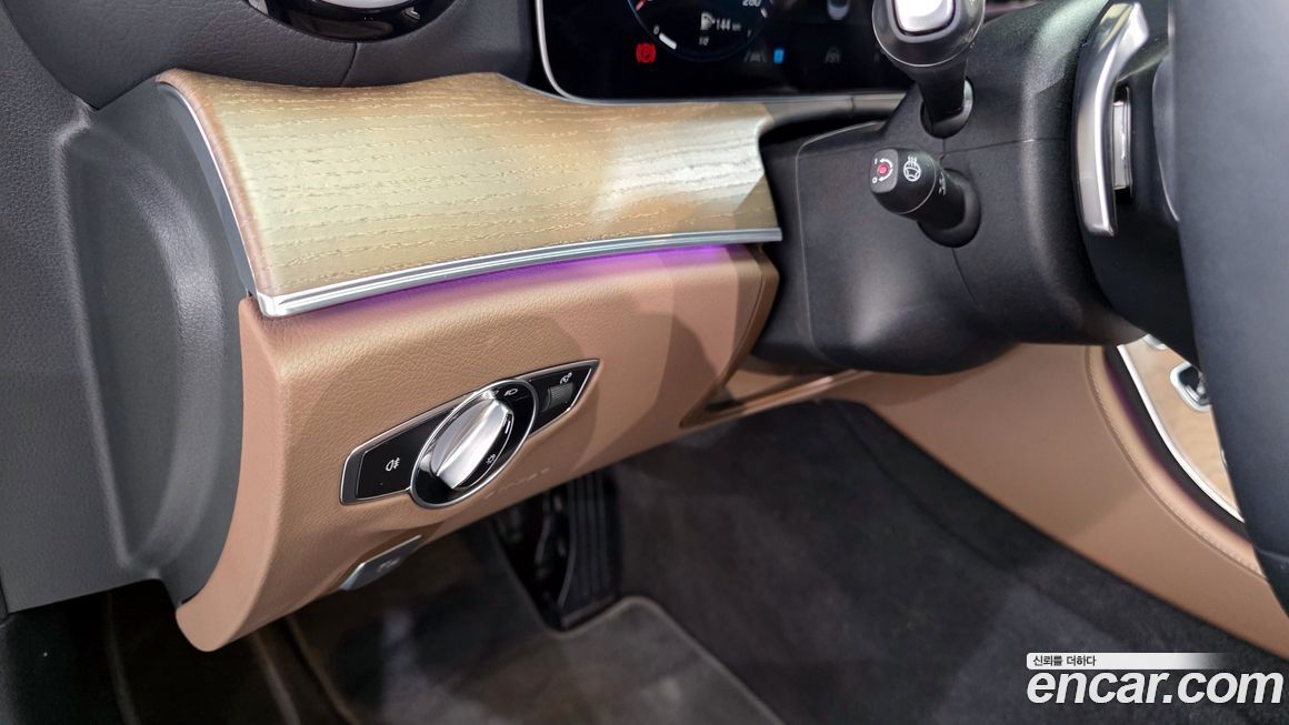 Mercedes-Benz E-Class 2022