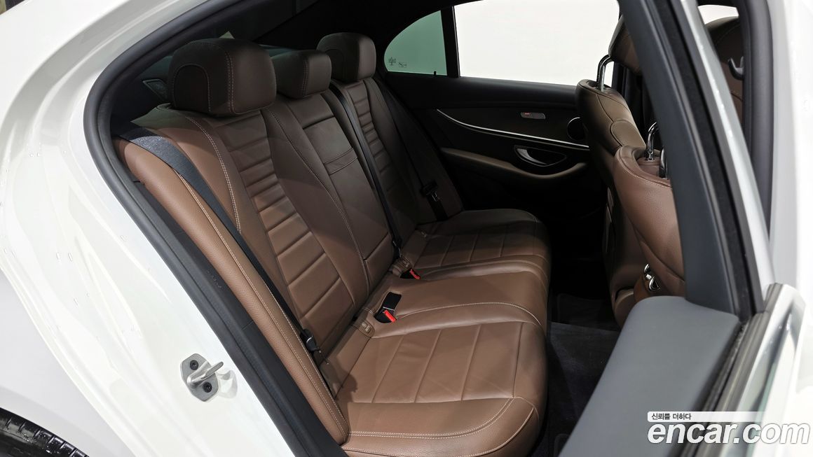Mercedes-Benz E-Class 2022