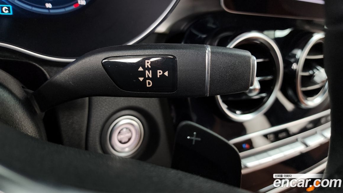 Mercedes-Benz GLC-Class 2021