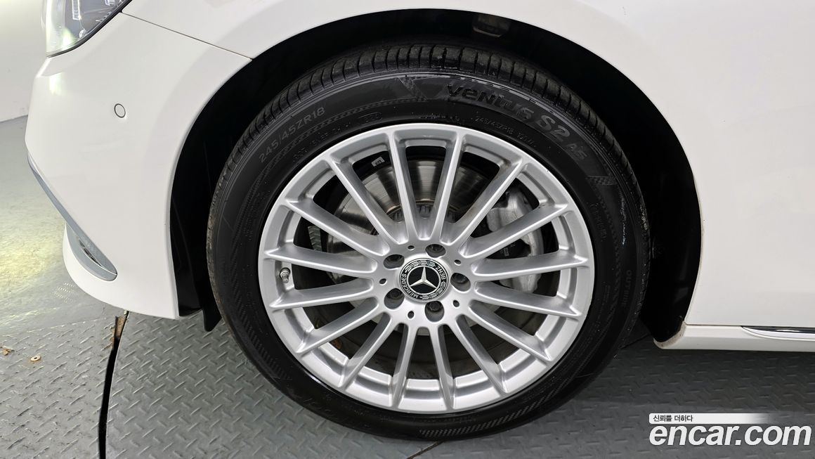 Mercedes-Benz E-Class 2022
