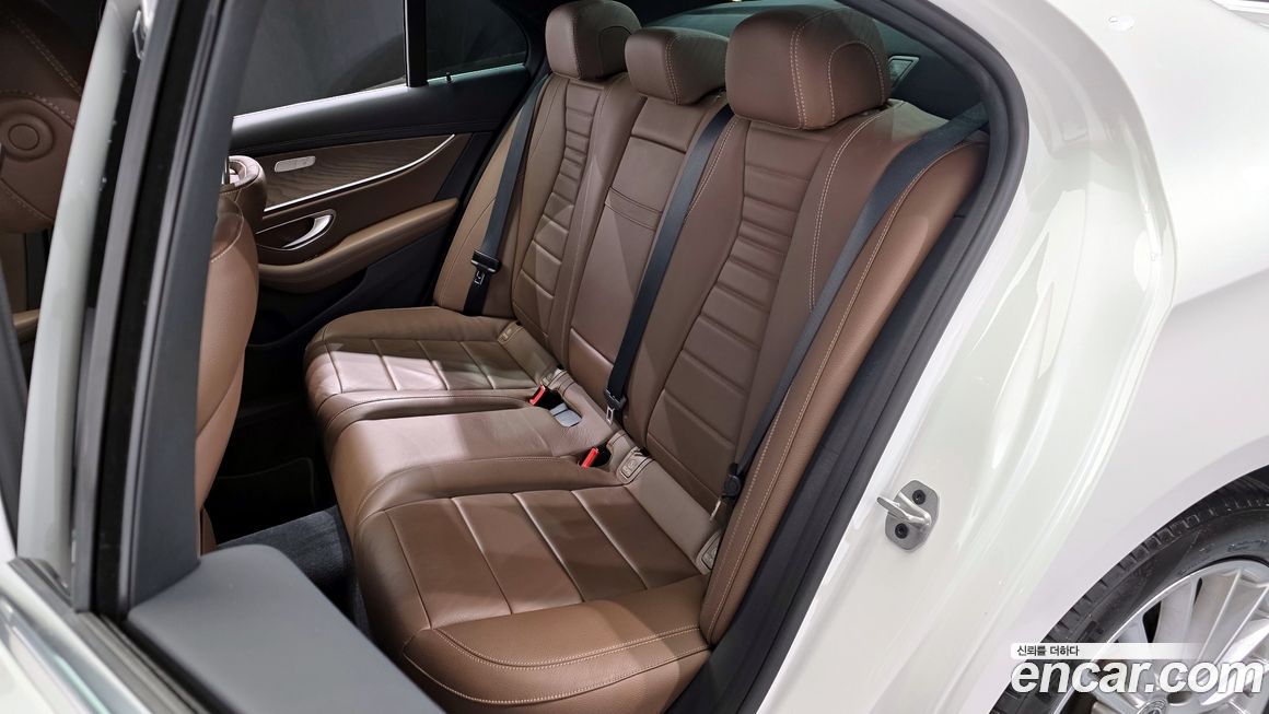 Mercedes-Benz E-Class 2022