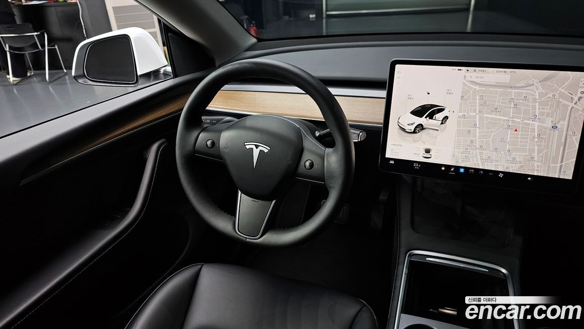 Tesla Model Y 2024