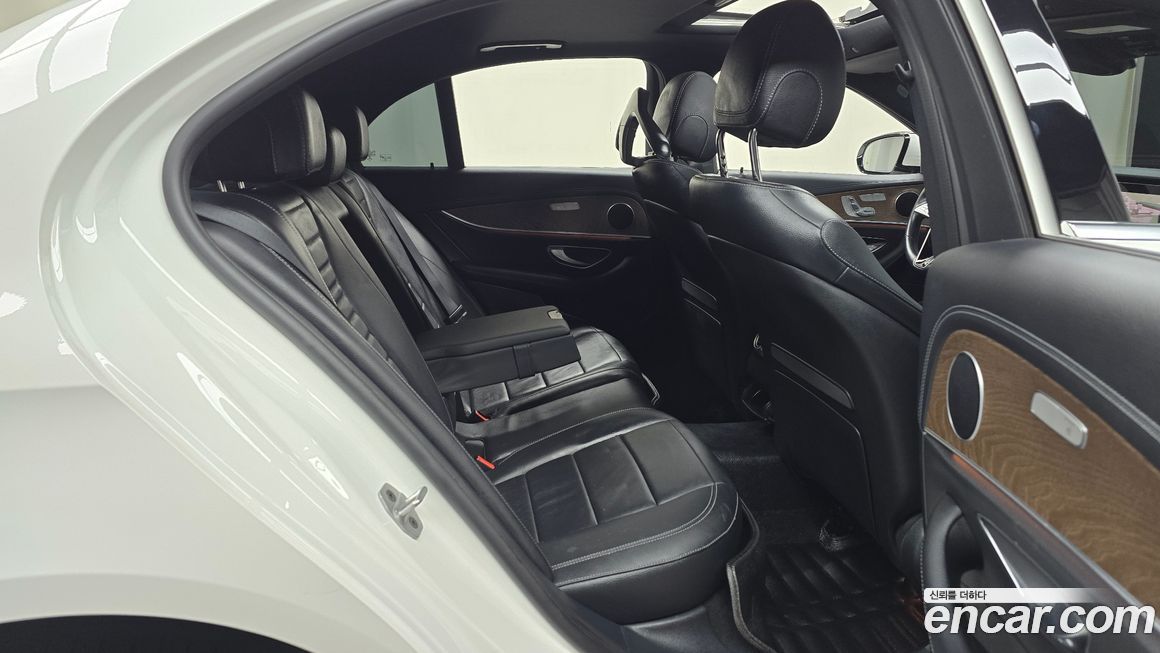 Mercedes-Benz E-Class 2021