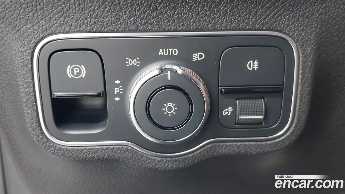 Mercedes-Benz GLB-Class 2021