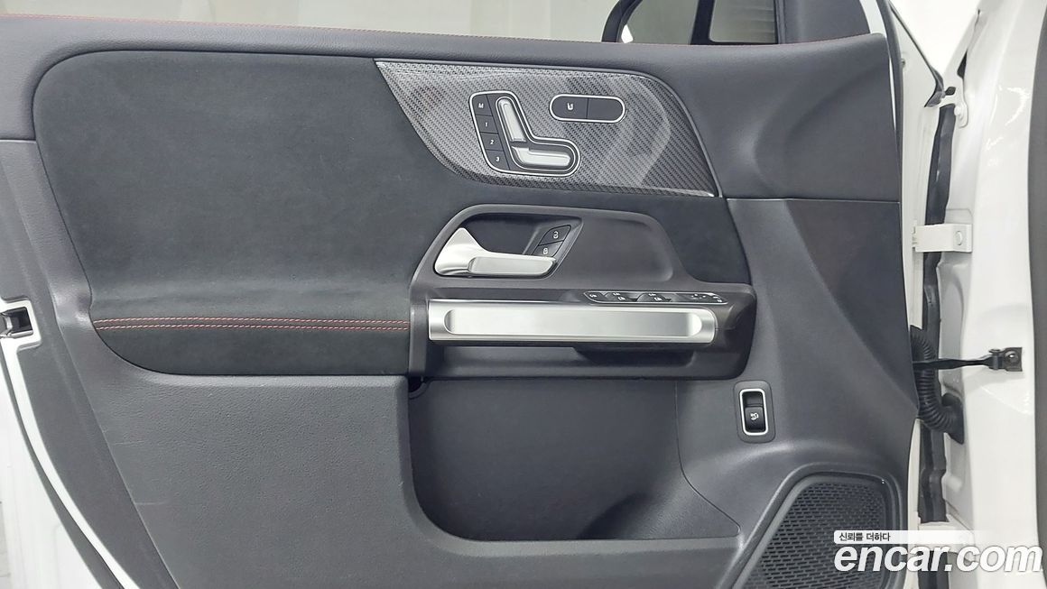 Mercedes-Benz GLB-Class 2021