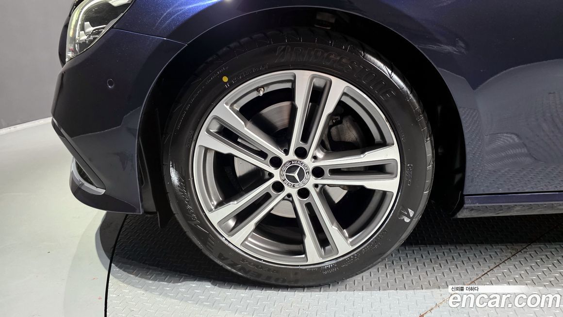 Mercedes-Benz E-Class 2023
