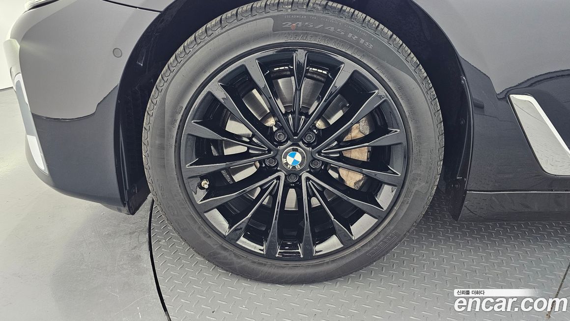 BMW 5-Series 2022