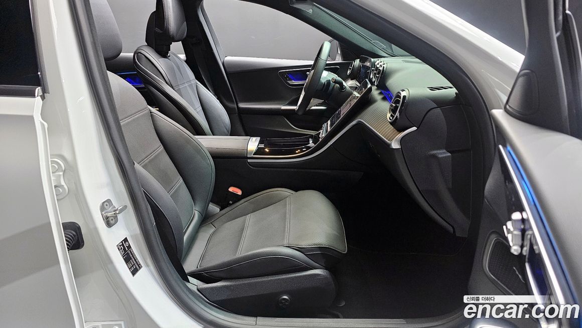 Mercedes-Benz C-Class 2024