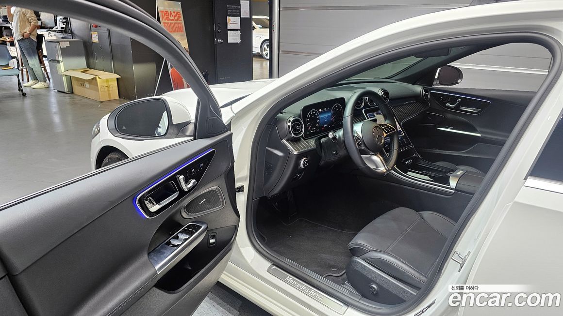 Mercedes-Benz C-Class 2024