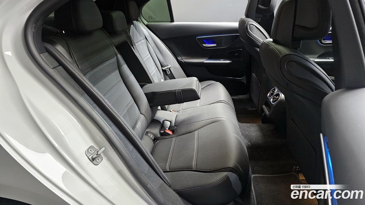 Mercedes-Benz C-Class 2024