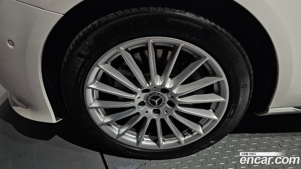 Mercedes-Benz E-Class 2023