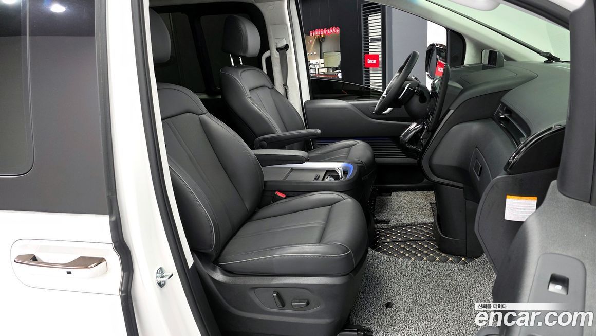Hyundai Staria 2025