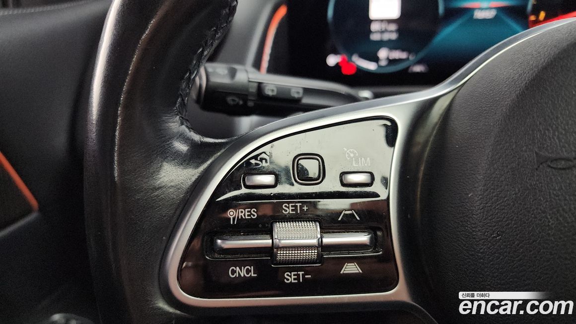 Mercedes-Benz GLB-Class 2021