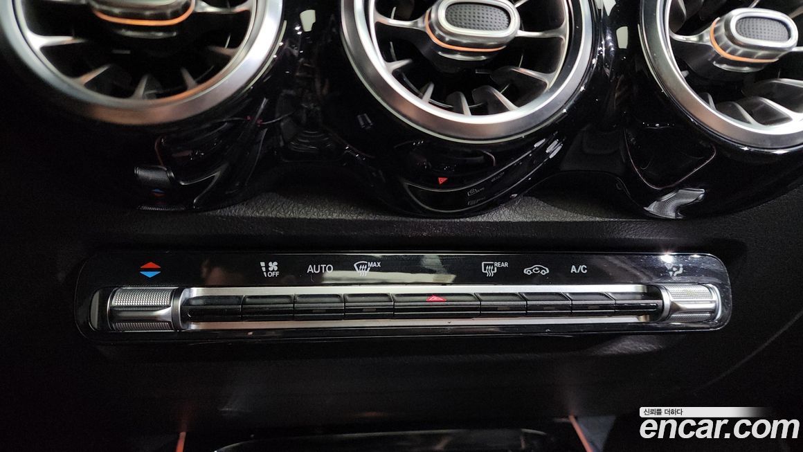 Mercedes-Benz GLB-Class 2021