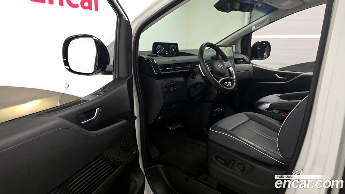 Hyundai Staria 2025