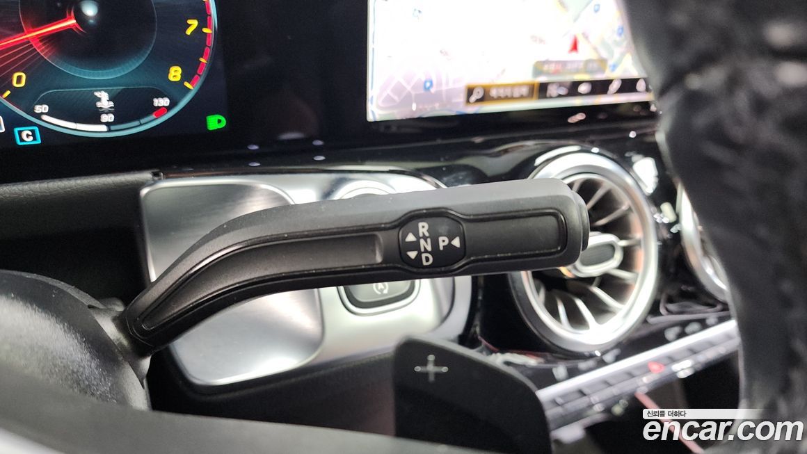 Mercedes-Benz GLB-Class 2021