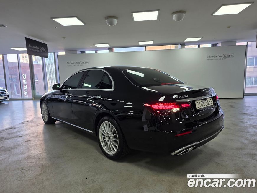 Mercedes-Benz E-Class 2022