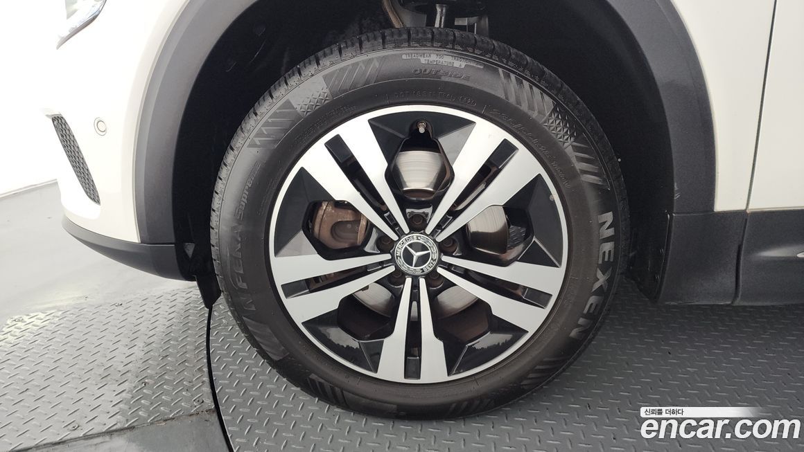 Mercedes-Benz GLB-Class 2021