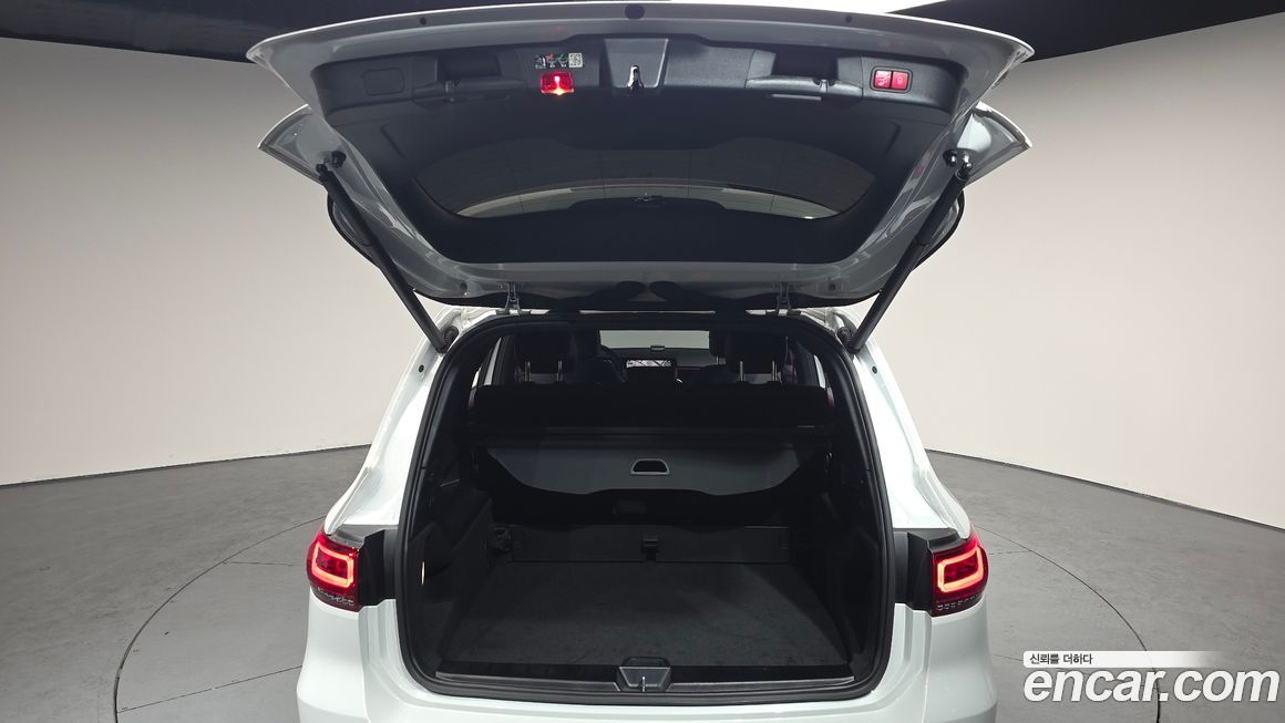 Mercedes-Benz GLB-Class 2023