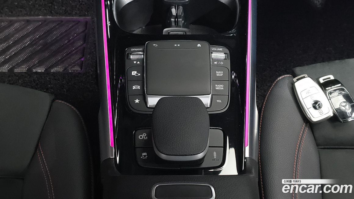 Mercedes-Benz GLB-Class 2023